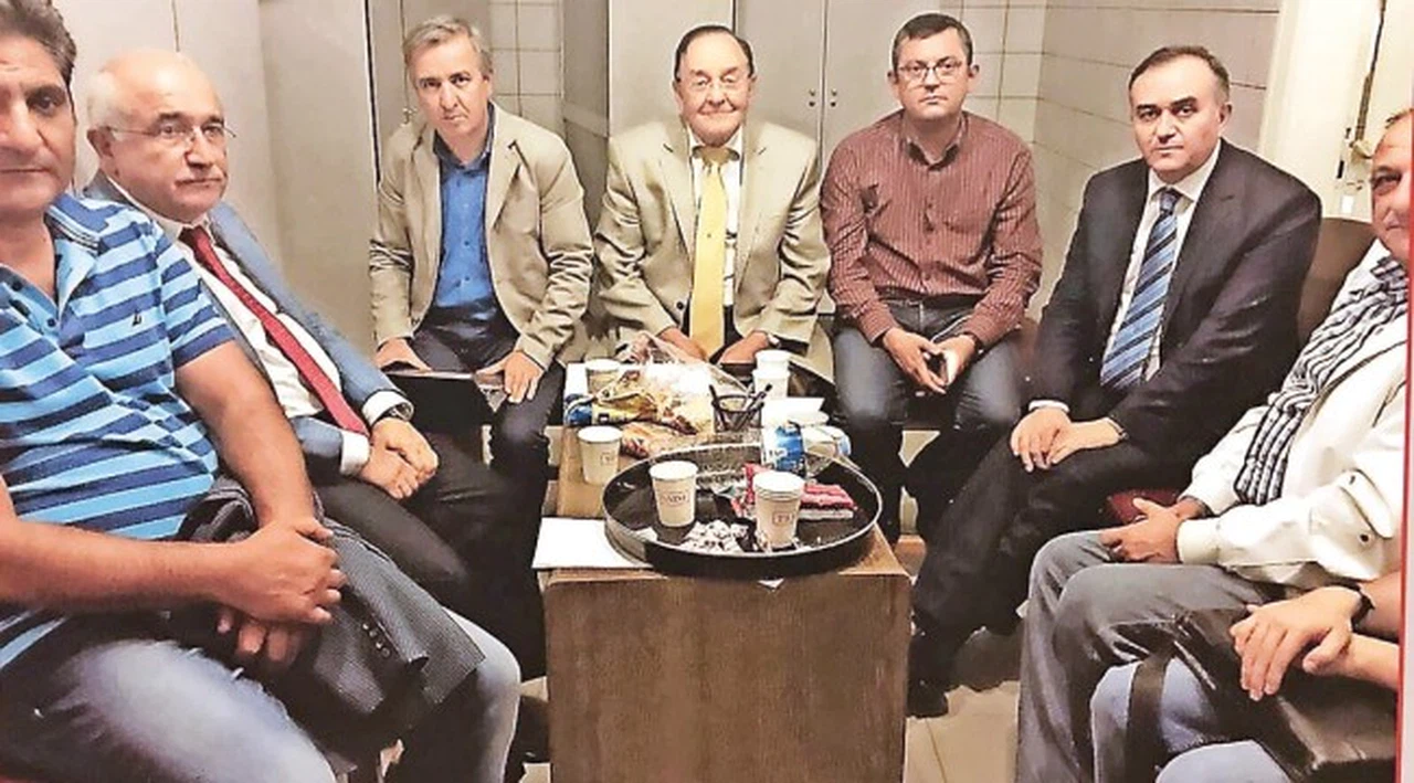 Özgür Özel 15 Temmuz gecesi yaşadıklarını anlattı: Vasiyetimizi ettik, Meclis’e gittik