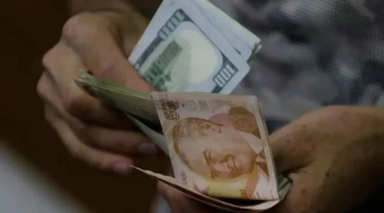 Dolar/TL'de gizemli hareket: TL gece yarısı değerinde sert düşüş gördü