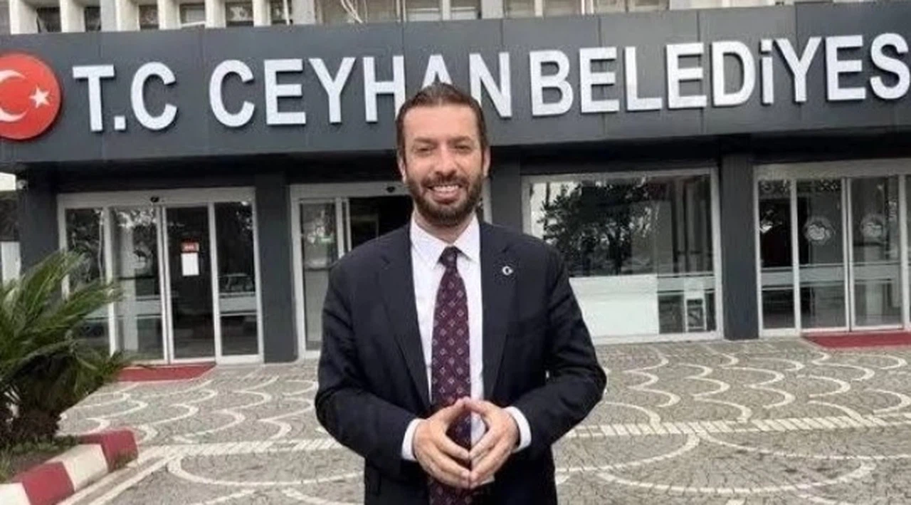 CHP'li Ceyhan Belediye Başkanı Kadir Aydar'a siyasi yasak