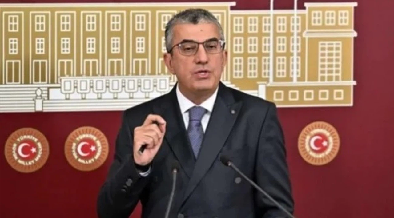 CHP'li Günaydın, AK Parti'li bankamatik memurunu ifşa etti: Yeni görevini açıkladı