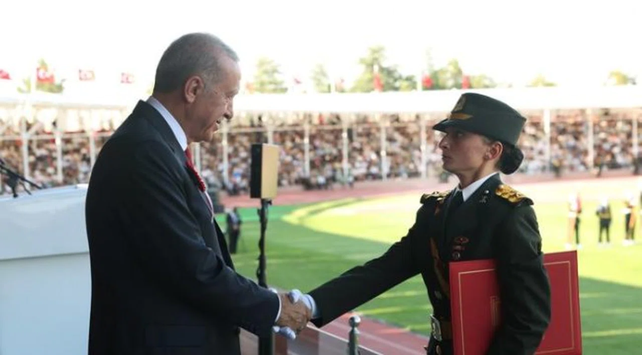 Diplomasını Cumhurbaşkanı Erdoğan'ın elinden almıştı! Ebru Eroğlu dahil 4 teğmenin ifadesi alındı