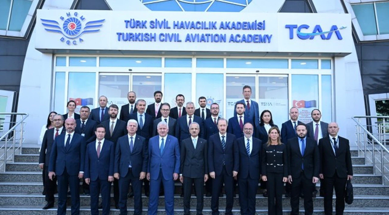 Bakan Uraloğlu'ndan İzmir'e 4 yeni iç hat müjdesi