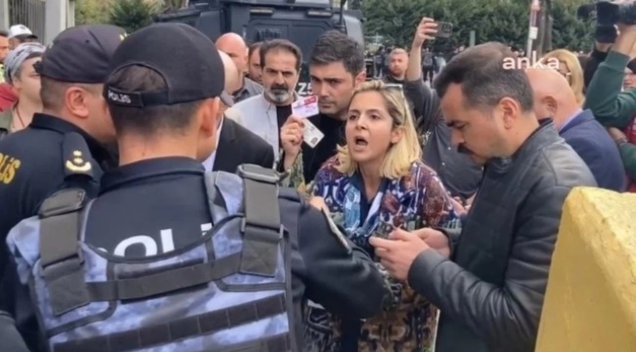 Gözaltındaki Ahmet Özer'in avukat kızına engelleme girişimi