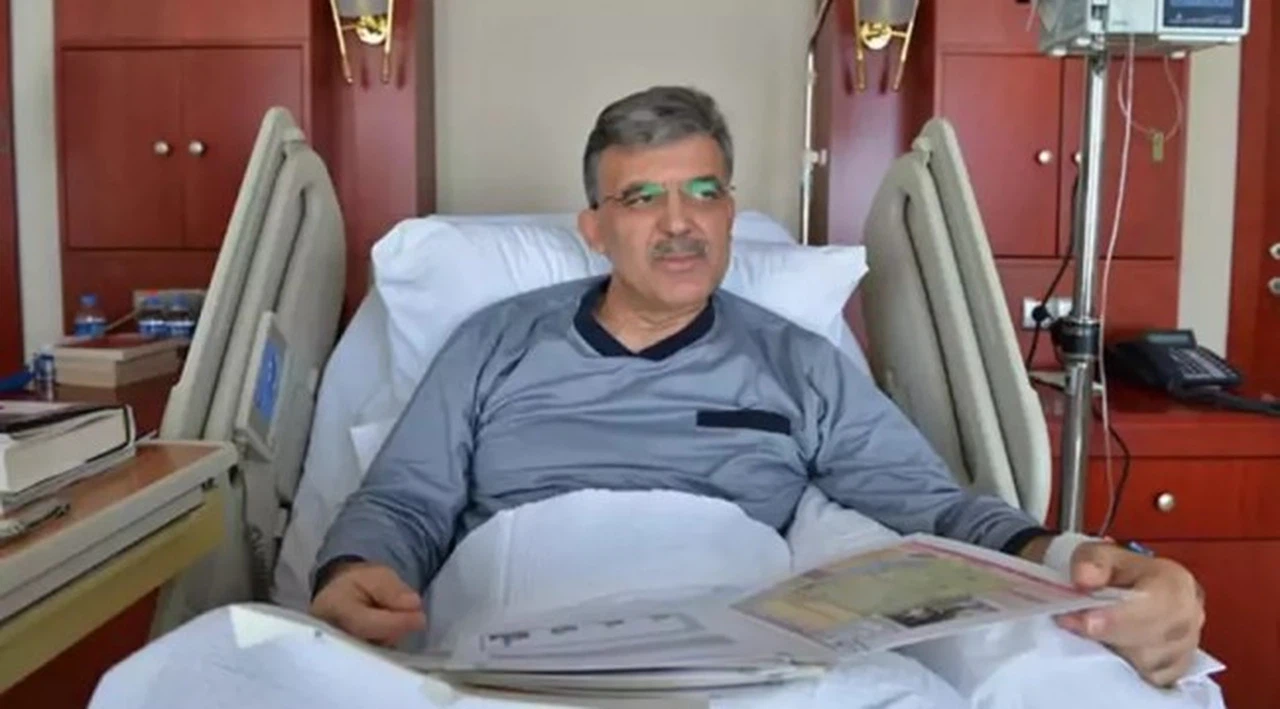 Her bayram aynı şeyi yapıyor! Herkes Abdullah Gül'ün 29 Ekim paylaşımındaki detaya takıldı