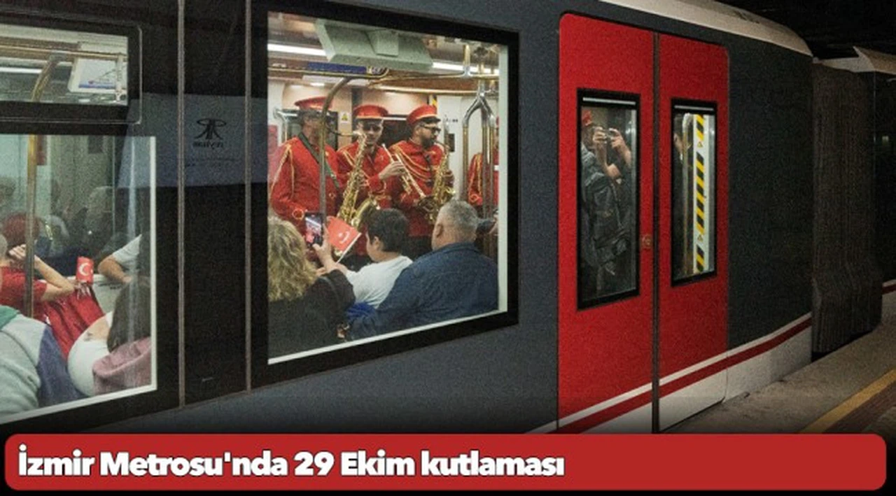 İzmir Metrosu'nda 29 Ekim kutlaması