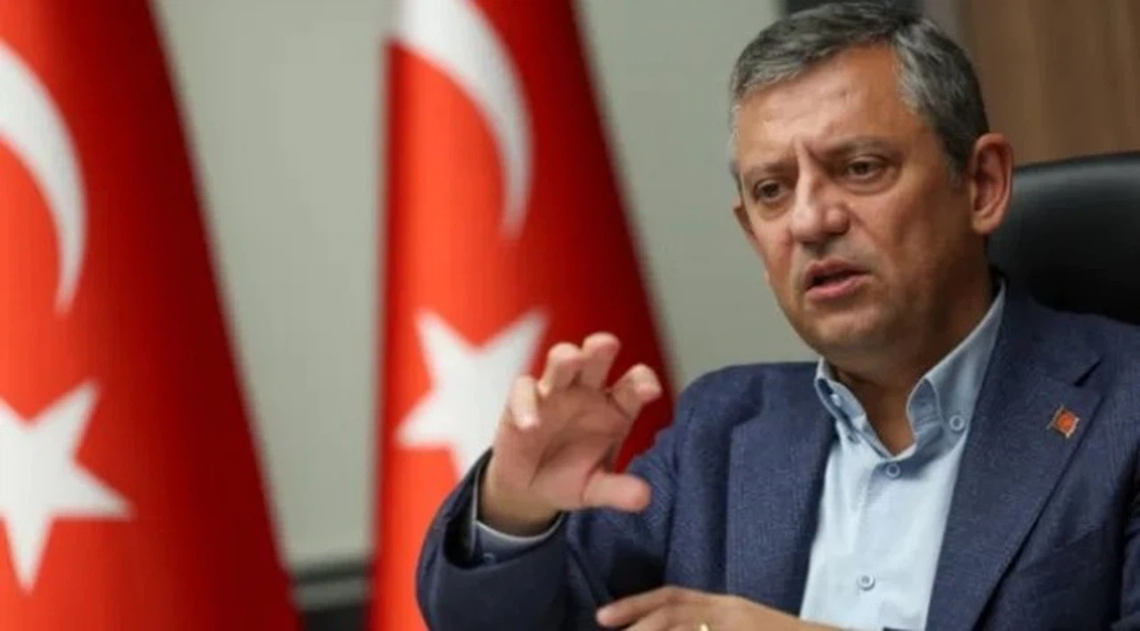 Özgür Özel: Devlet Bey Öcalan'ı kendi kürsüsüne davet ediyor, DEM'le MHP aynı kürsüyü kullanıyorlar