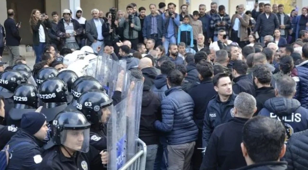 Emniyet'ten açıklama: Kayyum protestolarında 140 kişi gözaltına alındı
