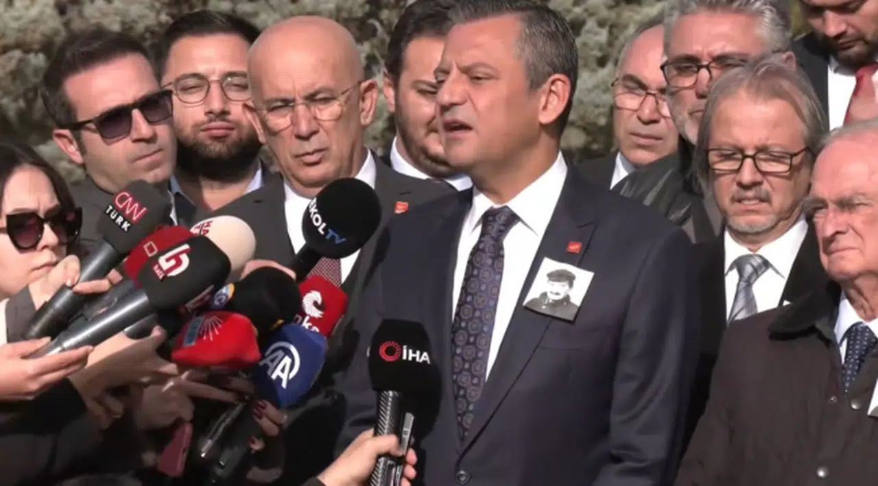 Özgür Özel, Bülent Ecevit’i kabri başında andı