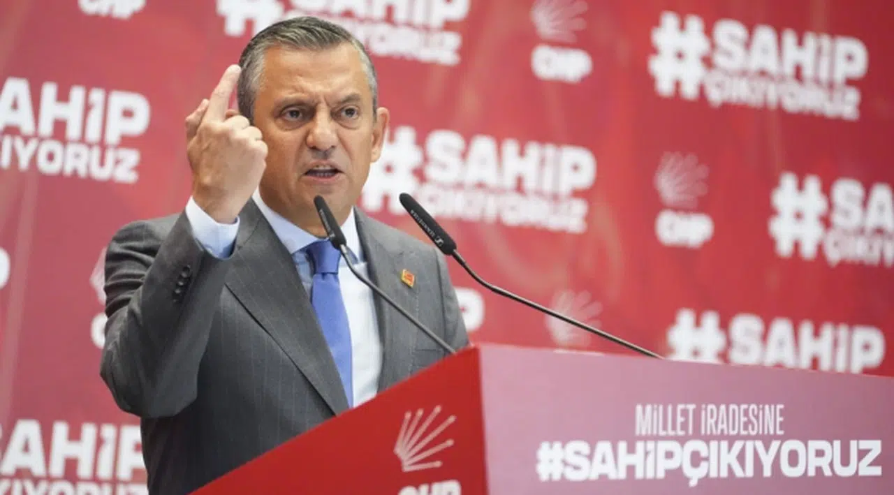 Özgür Özel'den Yenidoğan çetesi soruşturmasındaki ev hapsi kararına tepki: 'Kabul edilemez'