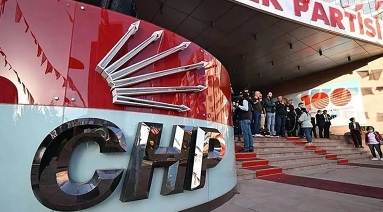 Cumhurbaşkanı adayı için önseçim kararı alan CHP'de il başkanları, 'Küsler bile arıyor' dedi: CHP'de üyelik nöbeti