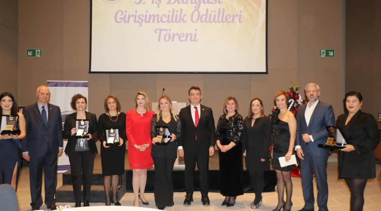 İZİKAD 5. İş Dünyası Girişimcilik Ödülleri sahiplerini buldu