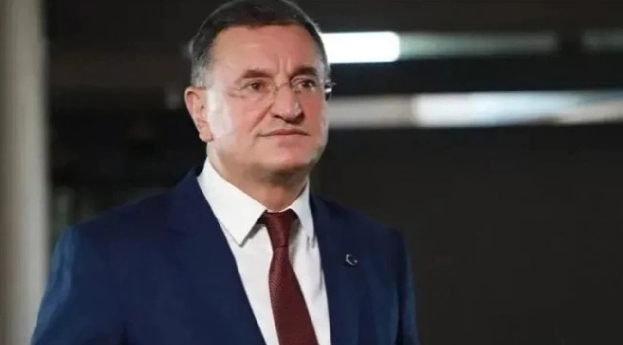 Lütfü Savaş CHP'den İhraç Edildi