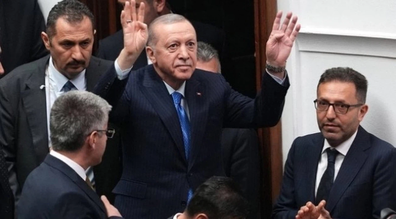 Erdoğan, "Turizm Bakanı'nı görevden alacak mısınız?" sorusuna yanıt vermedi
