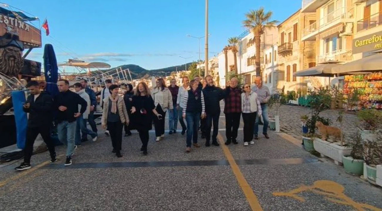 İzmir'in efsane Anadolu Lisesi BAL'ın mezunları 38 yıl sonra Foça'da buluştu