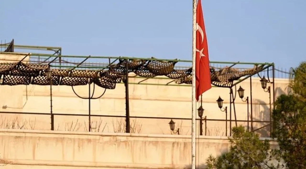 Türk bayrağı gönderde: Türkiye'nin Halep Başkonsolosluğu 13 yıl sonra yeniden açıldı