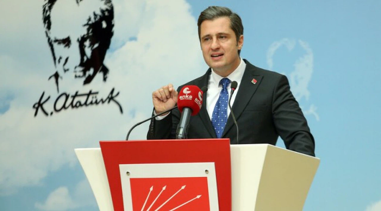 Deniz Yücel'den Aydın Ünal'a Atatürk Tepkisi