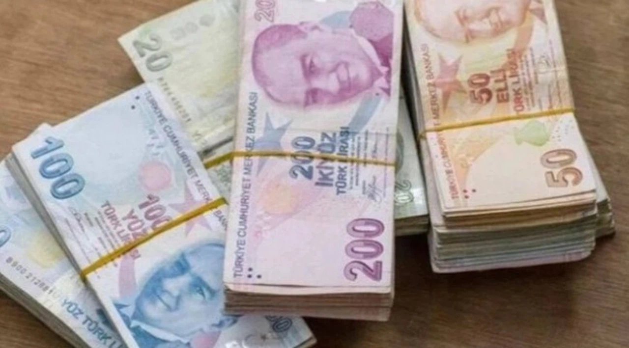 Emeklilerin zam farkı bugün hesaplara yatıyor