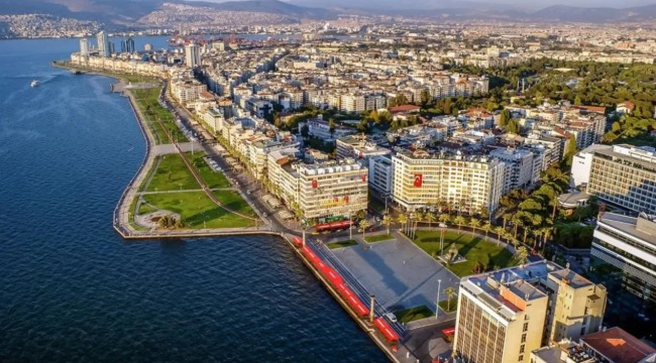 İzmir'de nüfus artış hızı azaldı