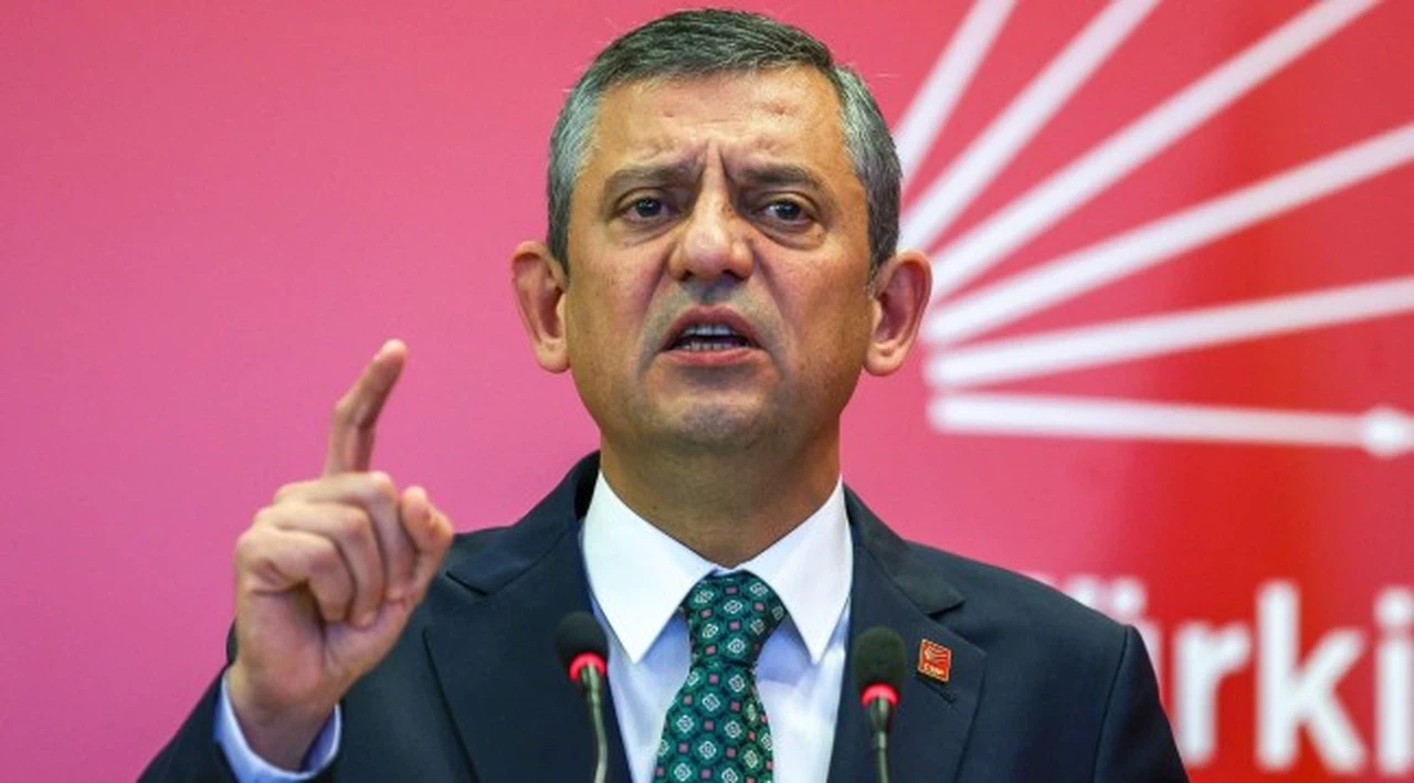 CHP Genel Başkanı Özgür Özel, İBB binasına geldi