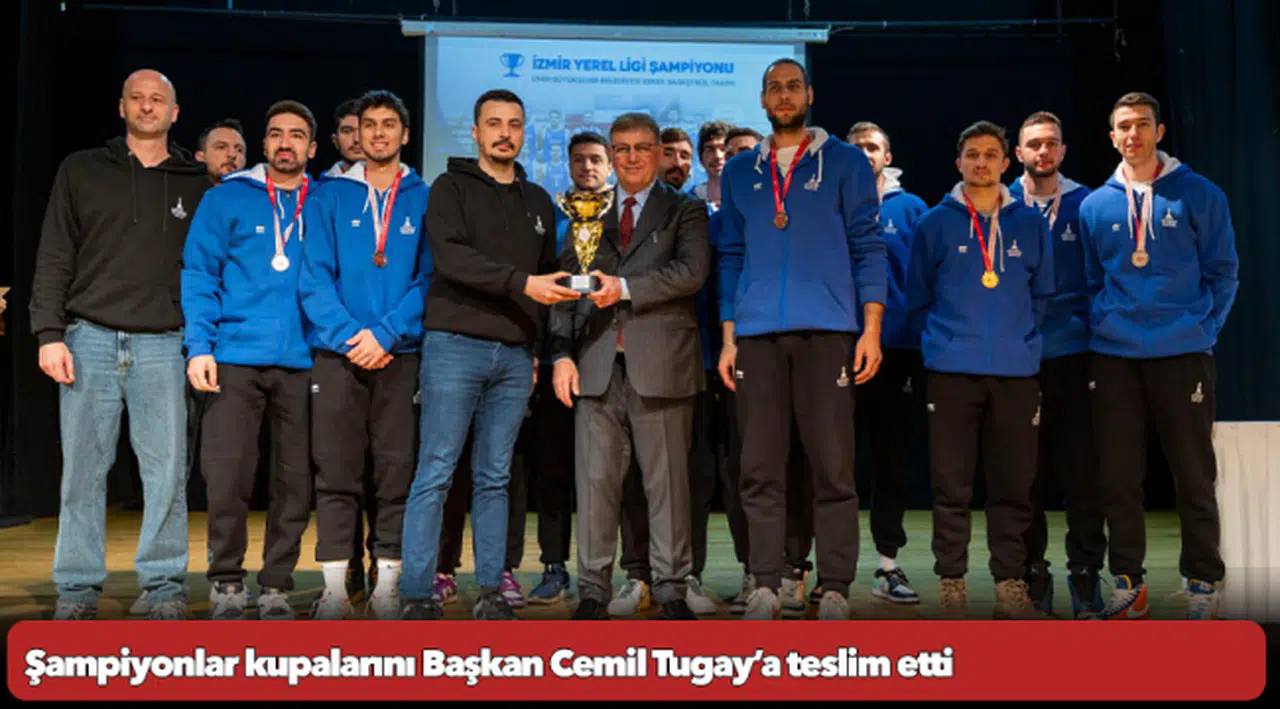 Şampiyonlar kupalarını Başkan Cemil Tugay’a teslim etti