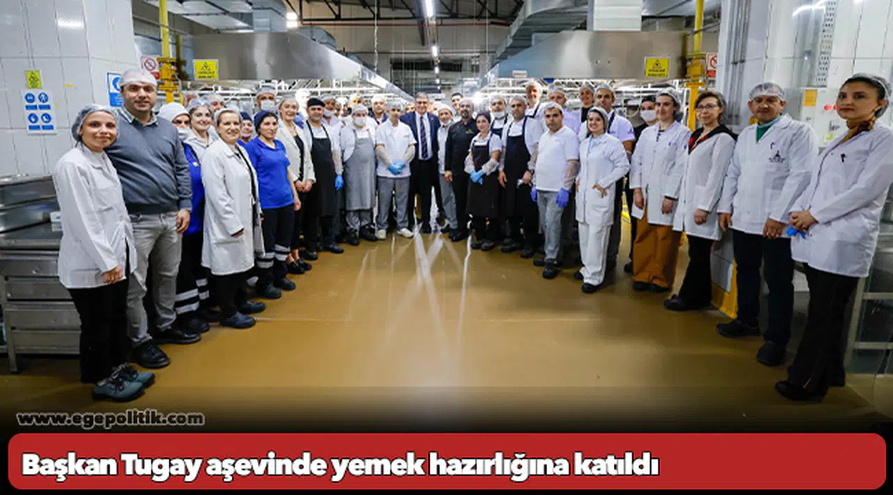 Başkan Tugay aşevinde yemek hazırlığına katıldı