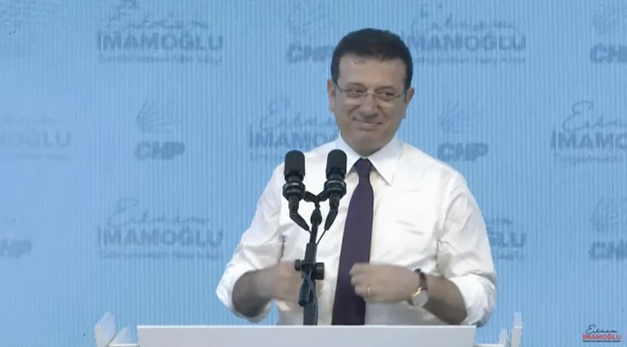 Ekrem İmamoğlu İzmir'de konuştu: Kürsüde ceketini çıkarıp kollarını sıvadı!