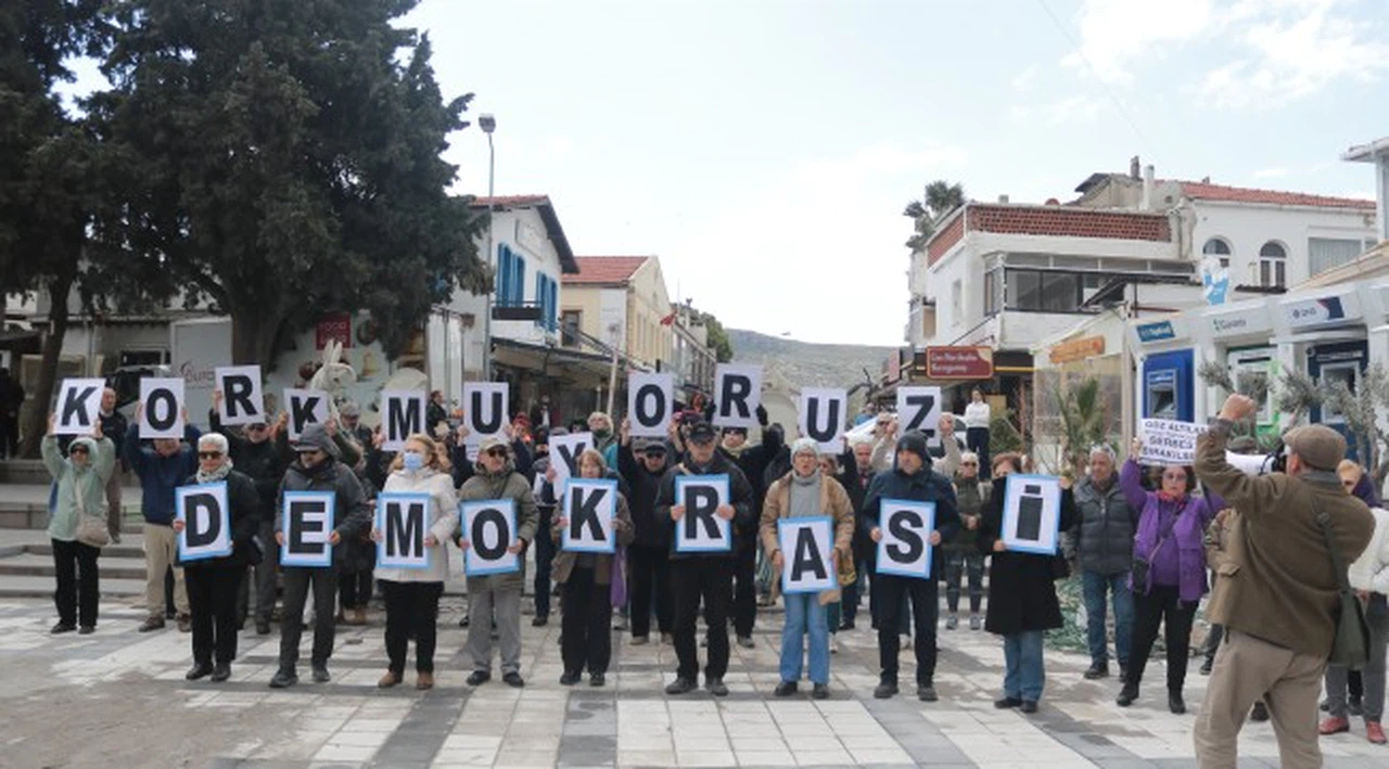 Foça'da İmamoğlu protestosu