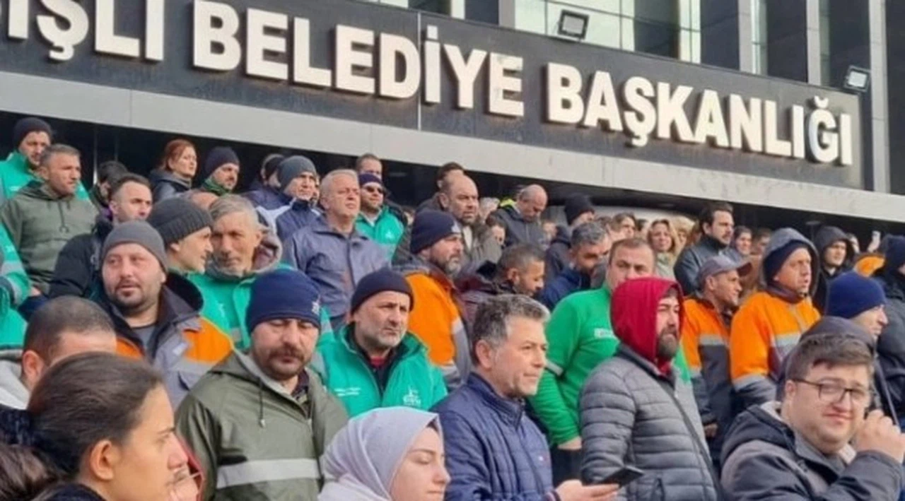 İstanbul'da belediye işçileri eylemde: "Ekrem Başkan yalnız değildir"