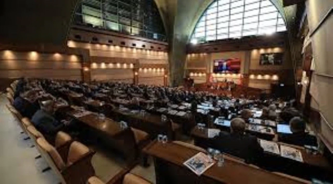 Kulisler hareketli: İmamoğlu'nun yerine kim geçecek? 3 isim konuşuluyor
