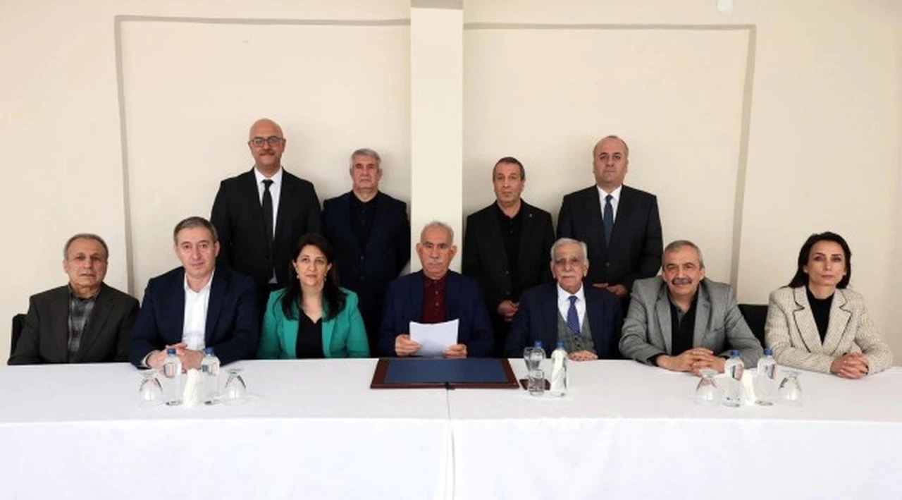 Teröristbaşı Öcalan'ın ikinci mektubu kamuoyuyla paylaşıldı: 8 Mart mesajı gönderdi