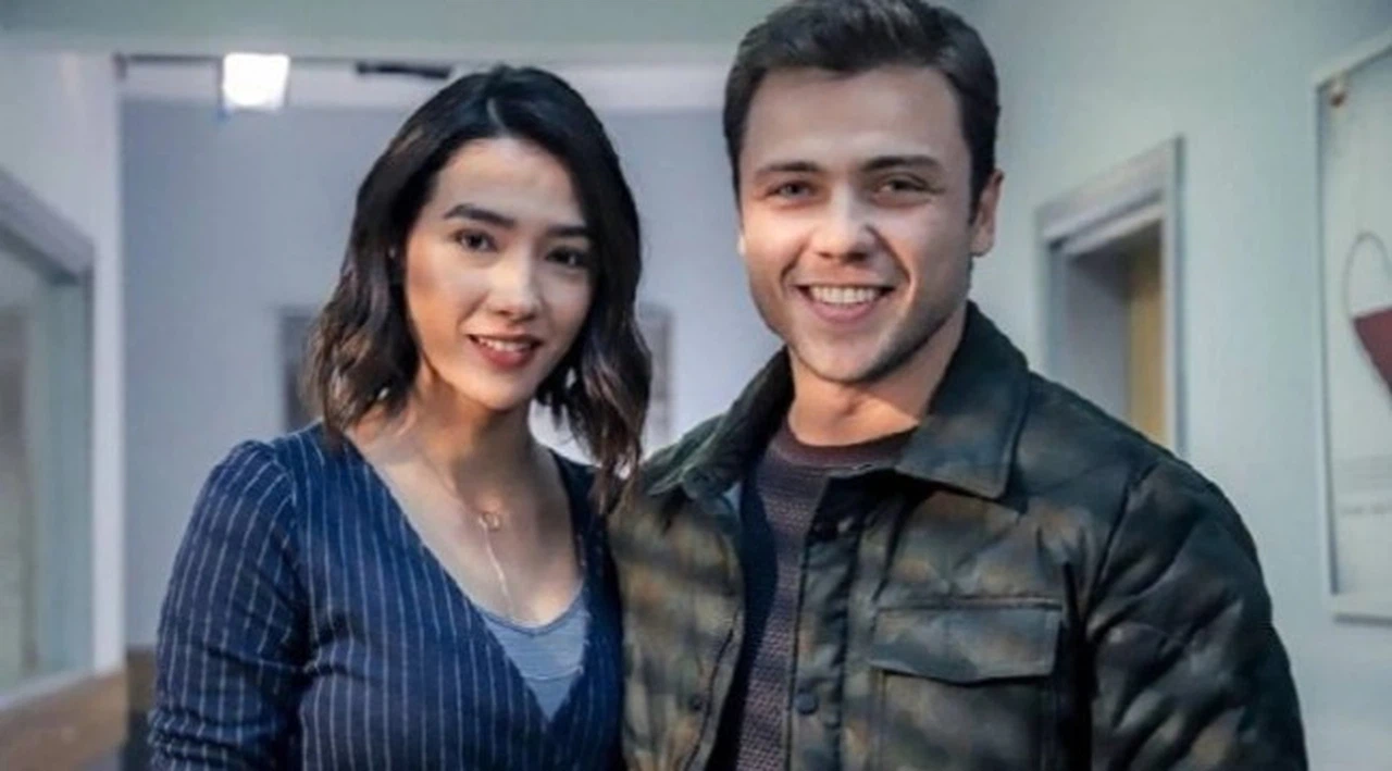 Aybüke Pusat'ın dizideki partneri Tolga Sarıtaş'tan tepki çeken adım!