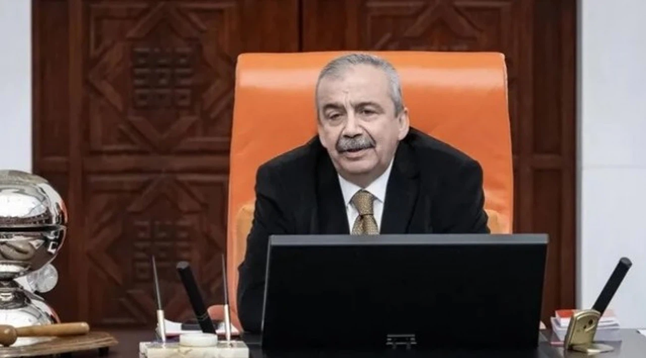 Başhekimlikten açıklama: Sırrı Süreyya Önder yoğun bakımda, kalbinin sağ yarısı iyi kasılamıyor