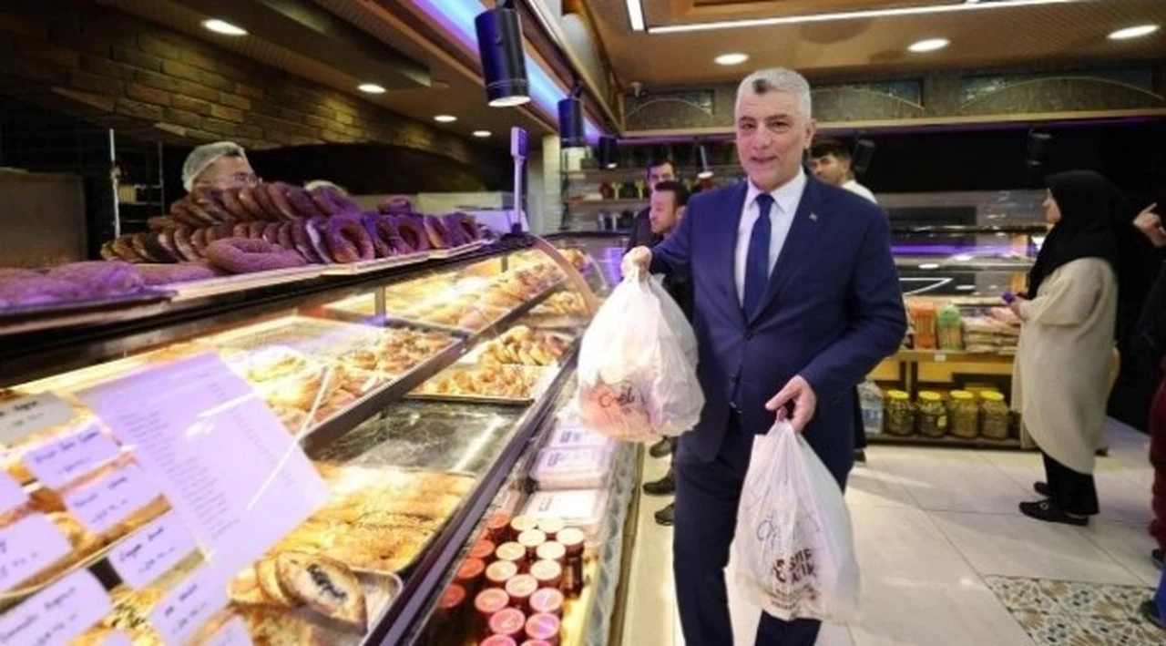 Boykotu delmek için alışverişe çıkan Ticaret Bakanı etiketlerle tanıştı
