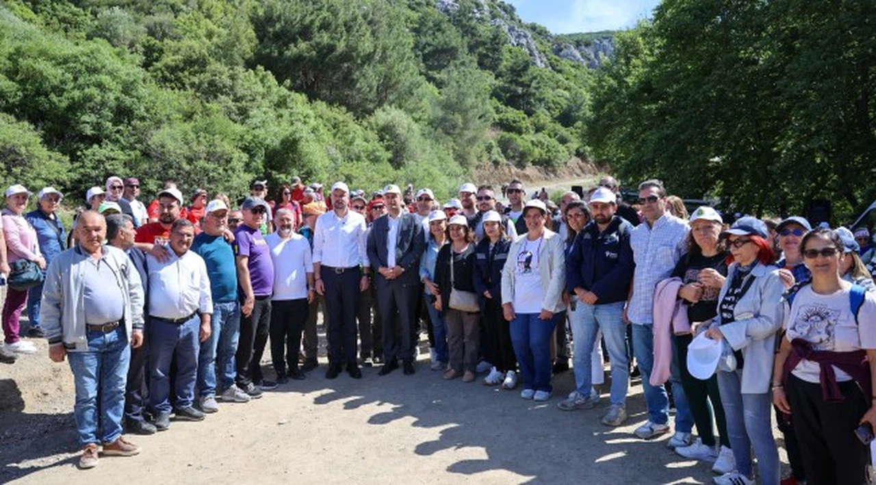 Buca’da Dünya İklim Günü’nde farkındalık yaratan doğa yürüyüşü