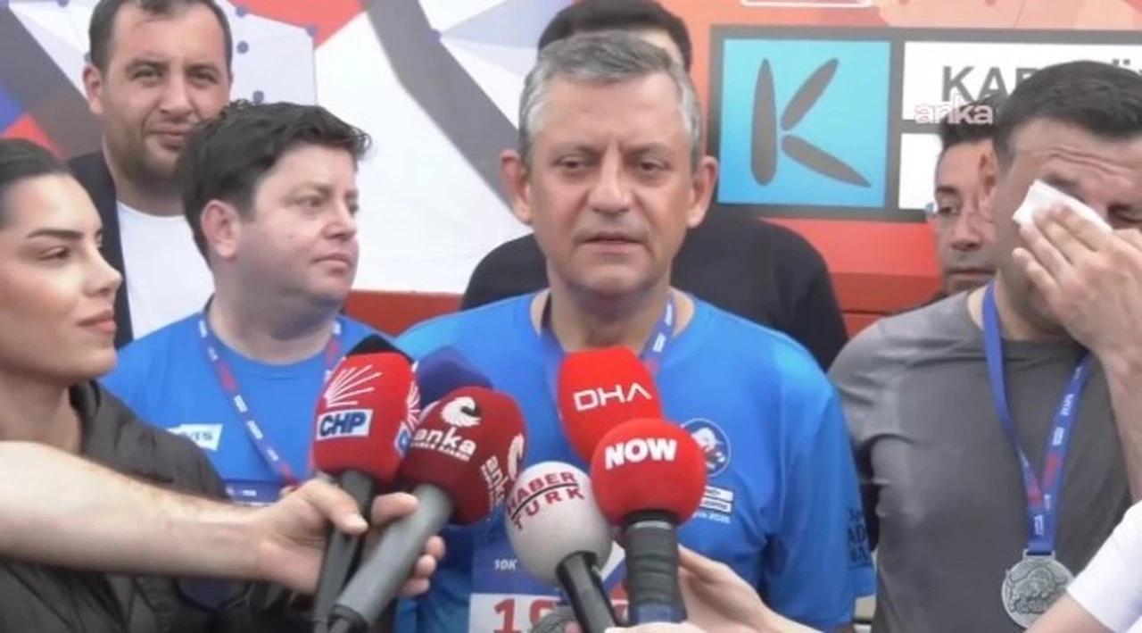 CHP Genel Başkanı Özgür Özel, 10K Kadıköy Halk Koşusu'nu tamamladı: "Seneye bu maratonları Ekrem Başkanla birlikte koşacağız"