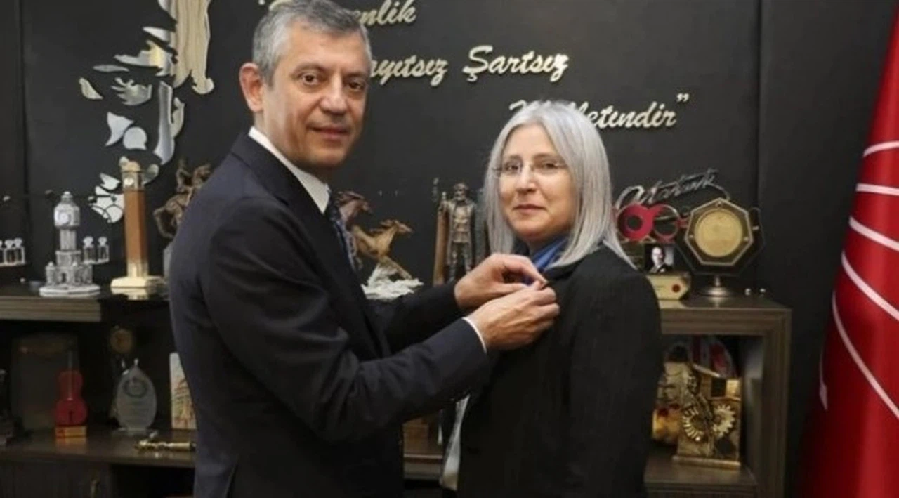 Erdoğan'ın eski yardımcısı Fuat Oktay'ın eski eşi CHP'ye katıldı