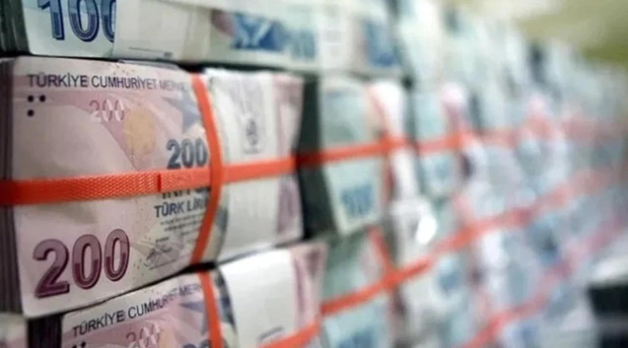 Faiz anaparayı solladı: Hazine'nin borcu rekor seviyede!