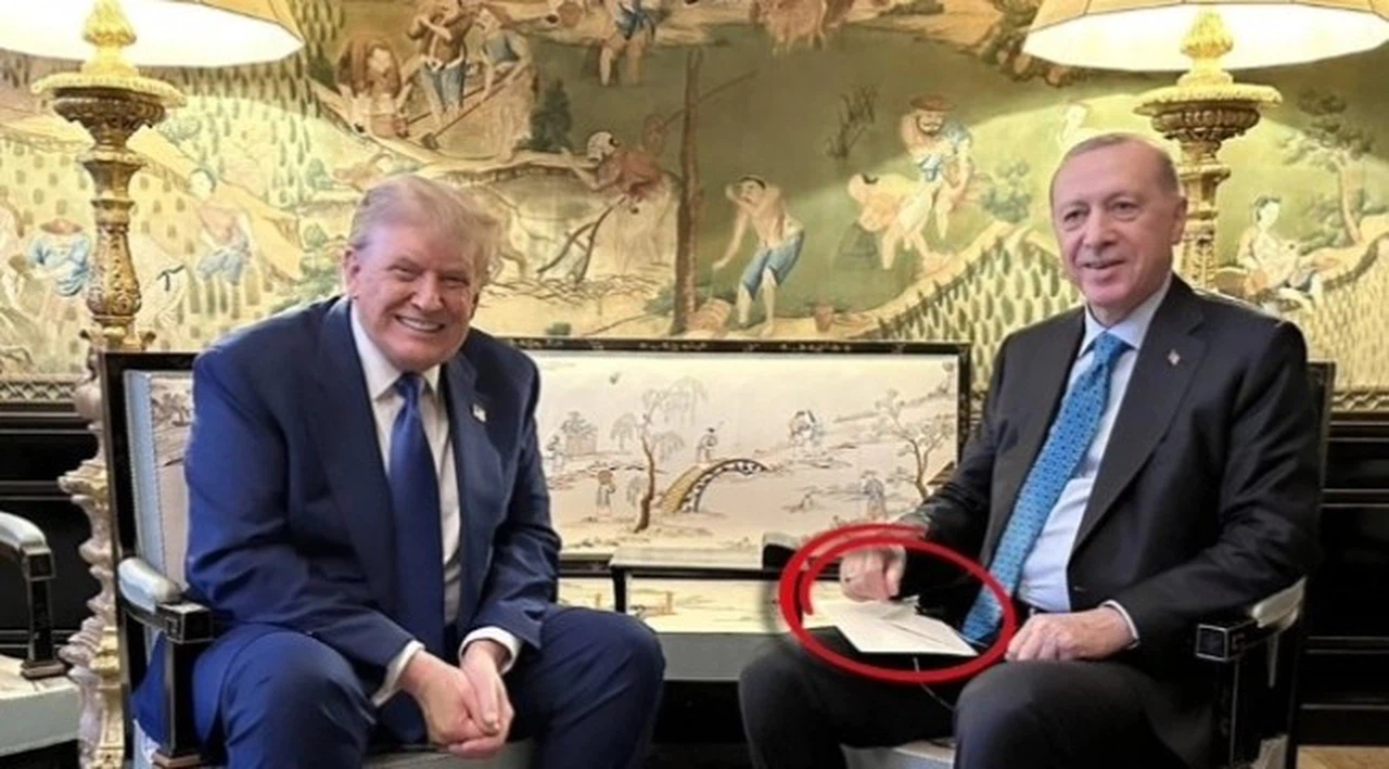 Erdoğan-Trump görüşmesinde 'zarf' detayı! İçinde ne olduğu ortaya çıktı