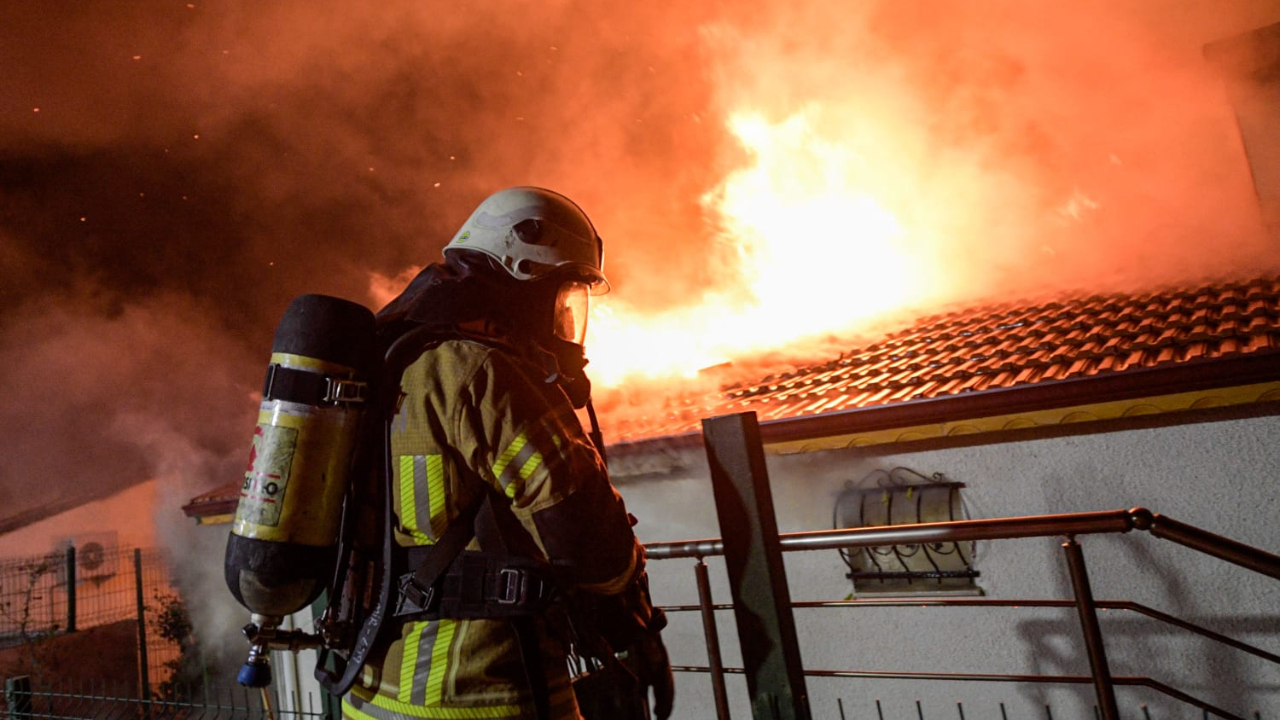 İzmir İtfaiyesi yangın riskine karşı herkesi dikkatli olmaya çağırdı