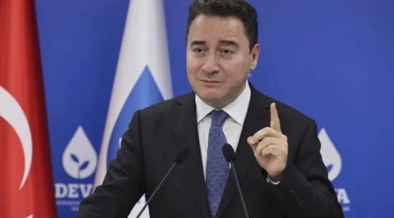 Babacan'dan PKK'nın silah bırakması hakkında açıklama: Memnuniyetle karşıladım, ülkemiz için hayırlı olmasını temenni ediyorum