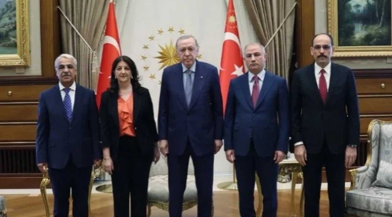 Erdoğan-İmralı heyeti görüşmesinden ilk görüntü