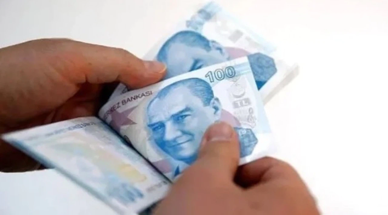 Eski SGK Antalya İl Müdürü ve 2 müfettiş "rüşvet" iddiasıyla gözaltına alındı