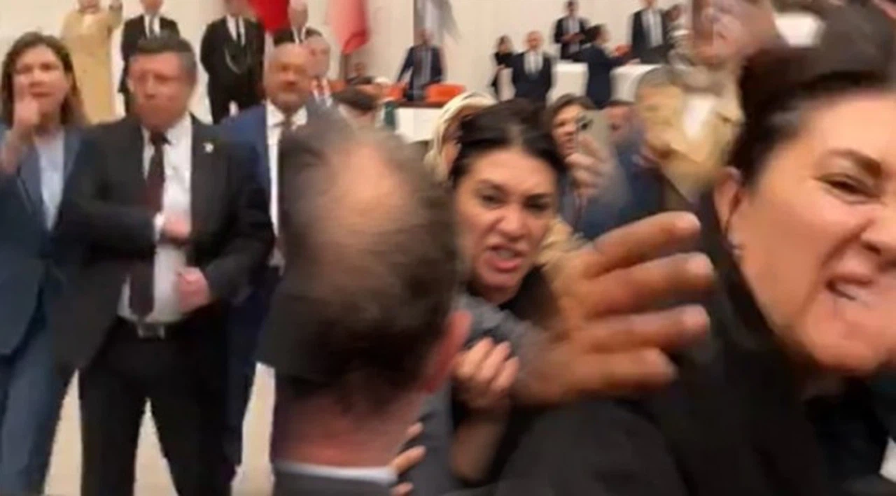 Meclis birbirine karıştı!  AKP'li vekiller muhalefete saldırdı