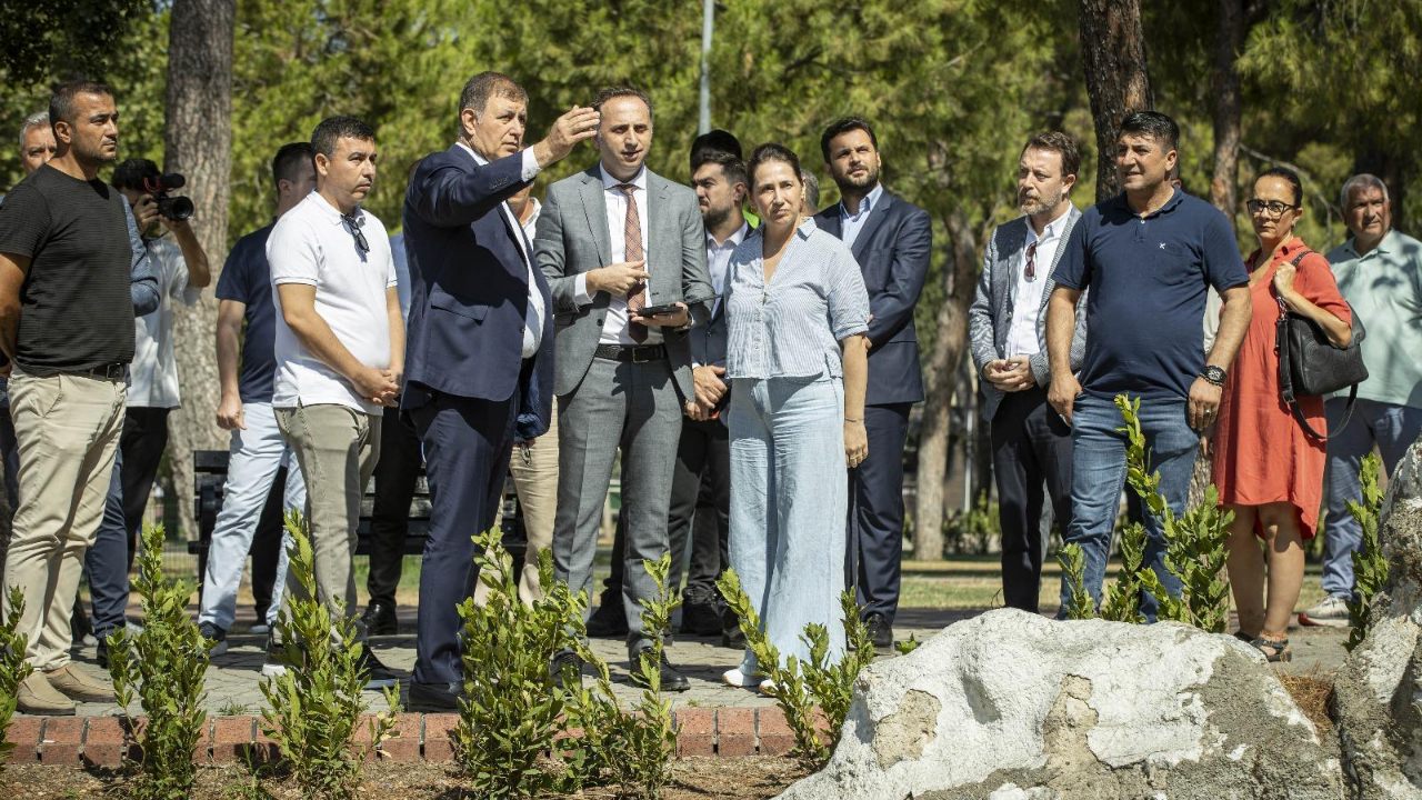 Başkan Tugay Buca’da Hasanağa Bahçesi’ni ziyaret etti, devam eden yatırımları inceledi