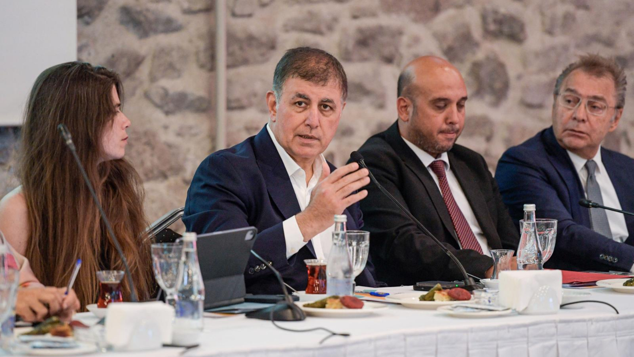 Tugay: Elimizin altında olan hazineleri görmeliyiz
