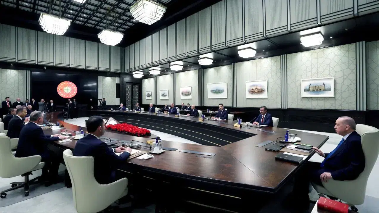 Sahte diploma skandalı Kabine'yi mi değiştirecek?