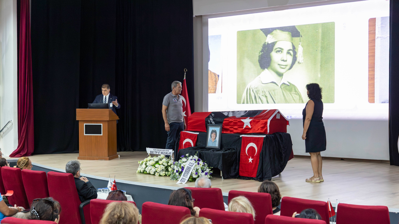 Başkan Tugay’dan hocası Emel Tümbay’a duygusal veda