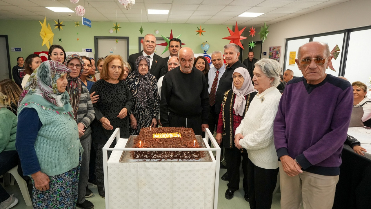 Gaziemir Belediyesi’nin Alzheimer Merkezi fark yaratıyor