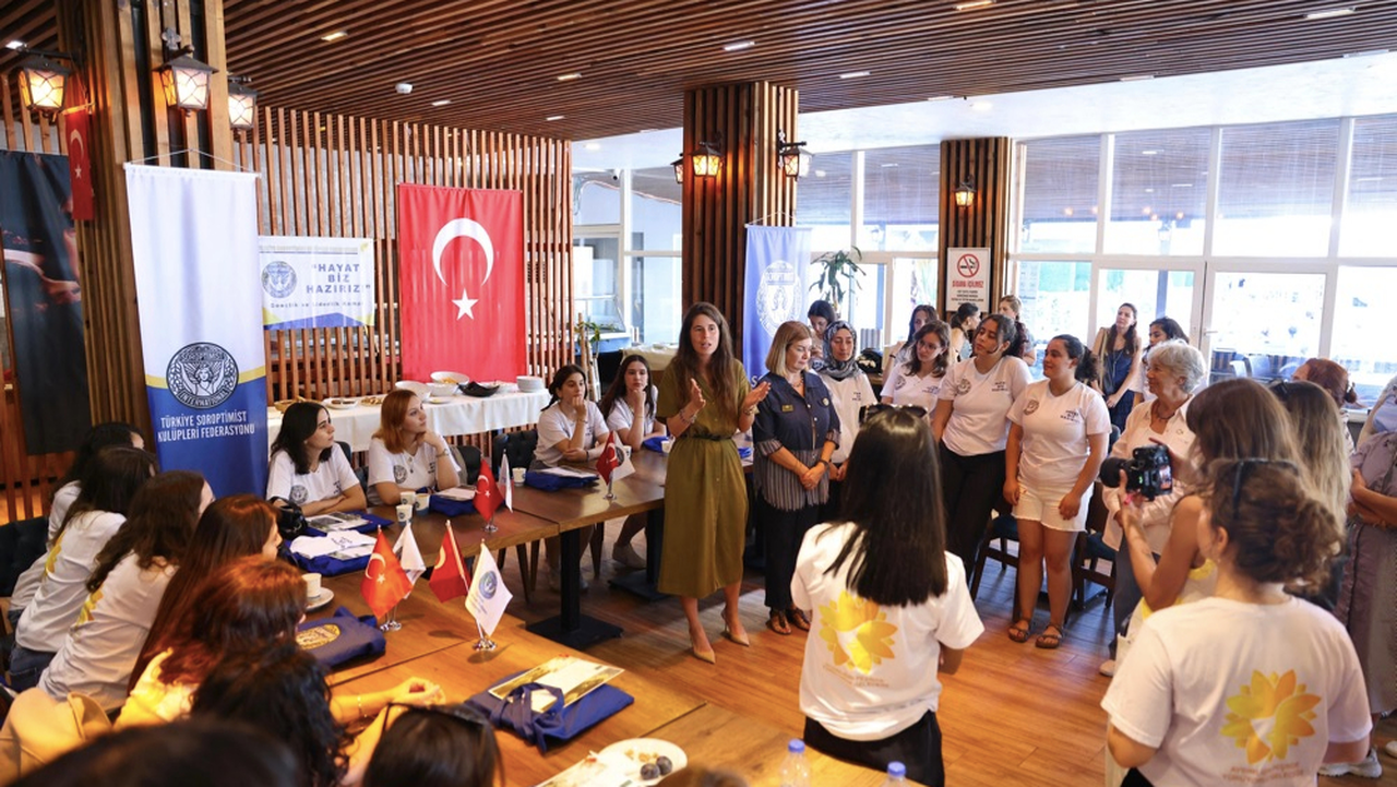 Çeşme Belediye Başkanı Lâl Denizli, TSKF Gençlik ve Liderlik Kampı ’25  açılışında genç kadınlara seslendi