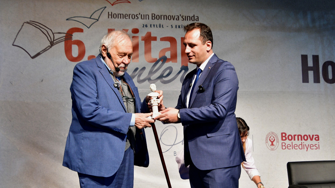 İlber Ortaylı Bornova’da İzmirlilerle buluştu